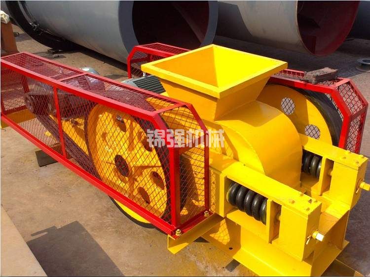 鵝卵石制砂設(shè)備有哪些?一套鵝卵石制砂機多少錢?(圖4) 鵝卵石制砂設(shè)備有哪些?一套鵝卵石制砂機多少錢?(圖4)