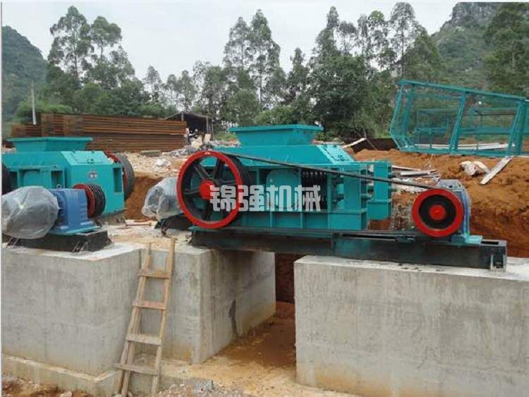 鵝卵石制砂設(shè)備有哪些?一套鵝卵石制砂機多少錢?(圖5) 鵝卵石制砂設(shè)備有哪些?一套鵝卵石制砂機多少錢?(圖5)